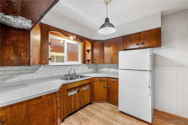 2240 La Salle Avenue, Niagara Falls, NY 14301