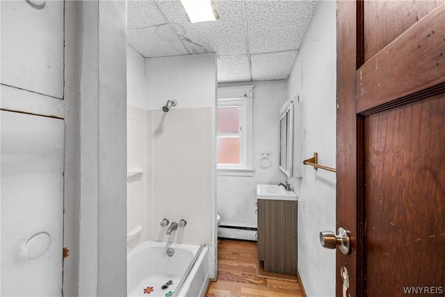2240 La Salle Avenue, Niagara Falls, NY 14301