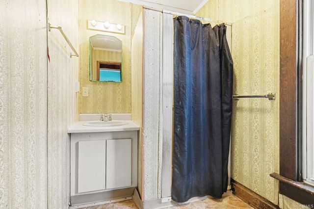 1433 W Franklin Street, Elkhart, IN 46516