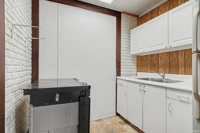 1433 W Franklin Street, Elkhart, IN 46516