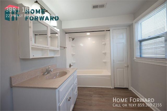223 W Broadway Avenue, Richmond, KY 40475