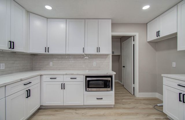 4735 Theall Road, Houston, TX 77066