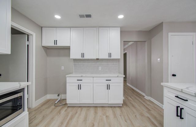 4735 Theall Road, Houston, TX 77066