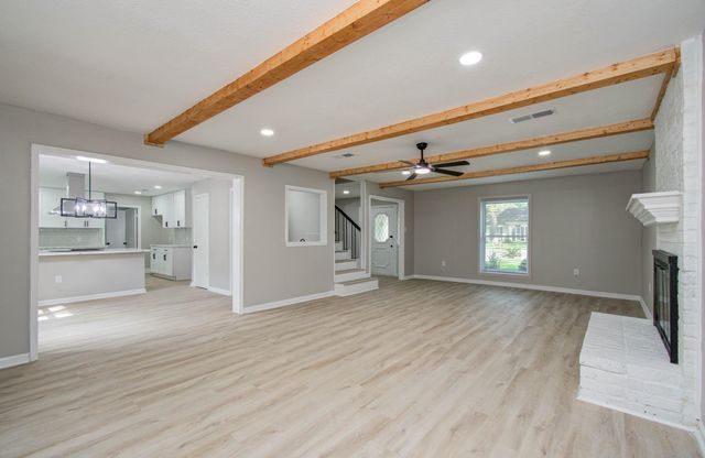 4735 Theall Road, Houston, TX 77066