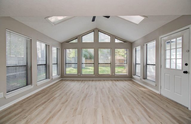 4735 Theall Road, Houston, TX 77066