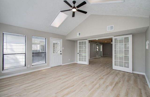 4735 Theall Road, Houston, TX 77066