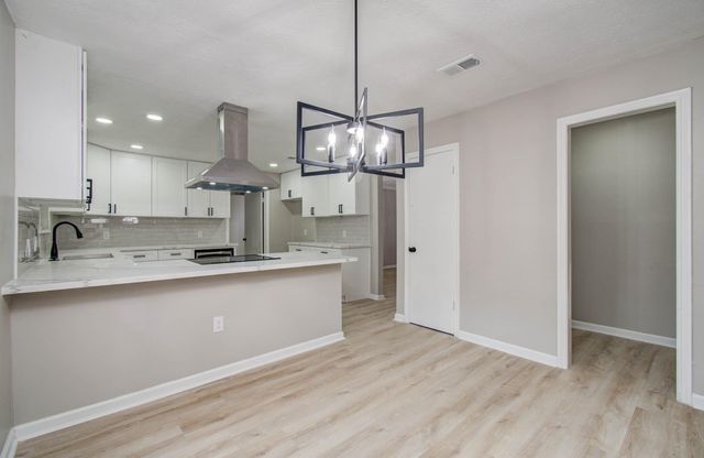 4735 Theall Road, Houston, TX 77066