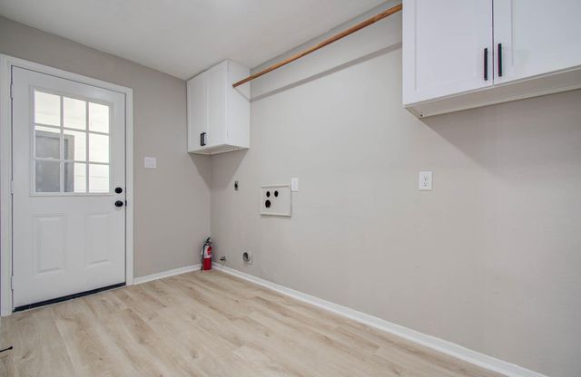 4735 Theall Road, Houston, TX 77066