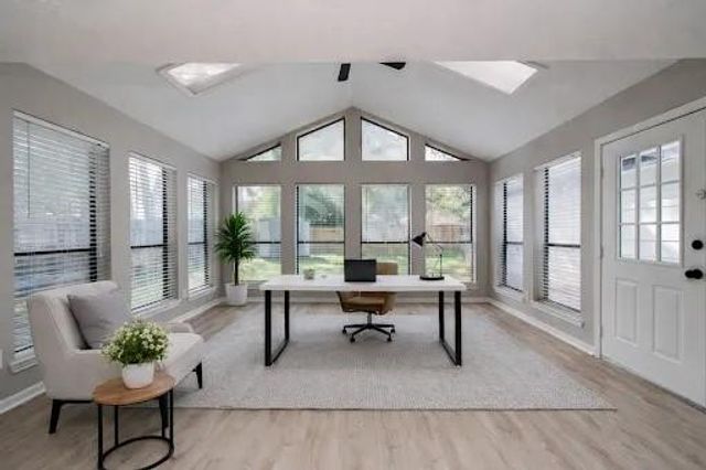 4735 Theall Road, Houston, TX 77066