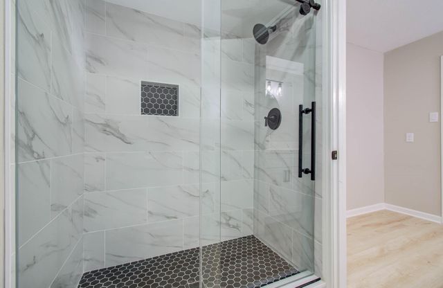 4735 Theall Road, Houston, TX 77066