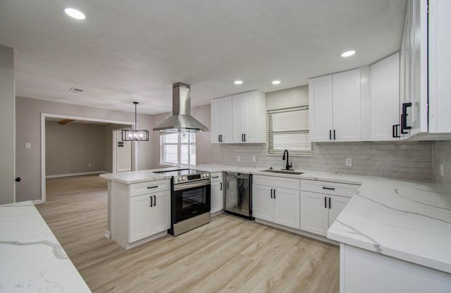 4735 Theall Road, Houston, TX 77066