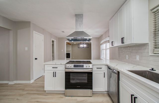 4735 Theall Road, Houston, TX 77066