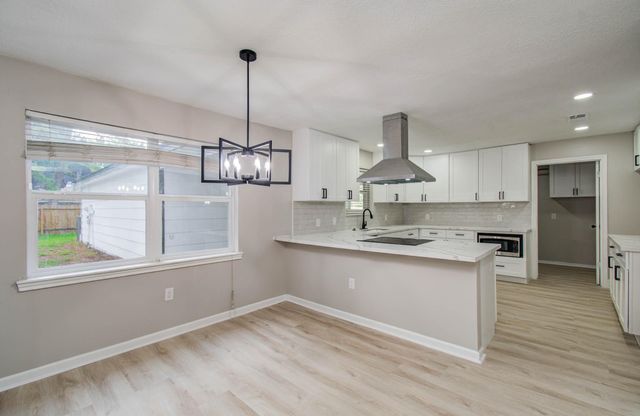 4735 Theall Road, Houston, TX 77066