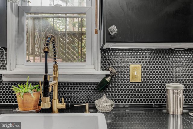 2567 TRENTON AVE, Philadelphia, PA 19125