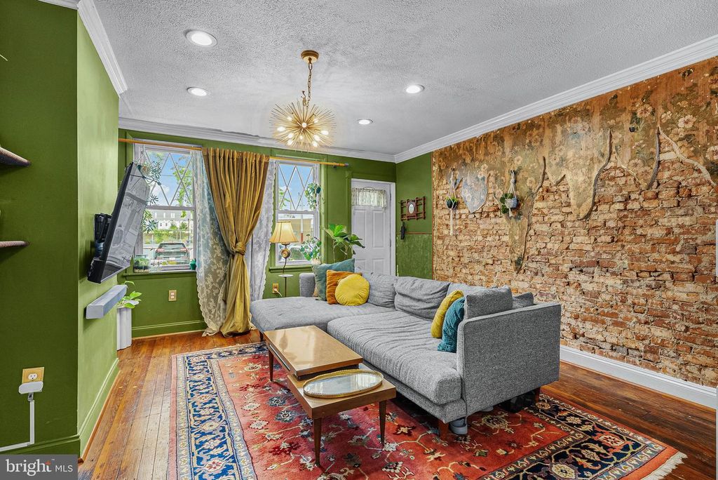 2567 TRENTON AVE, Philadelphia, PA 19125