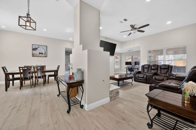 9203 Shadow Lawn, Converse, TX 78109