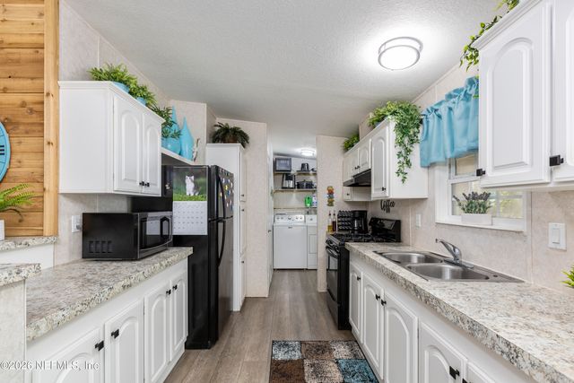 167 W STRICKLAND Road, Interlachen, FL 32148