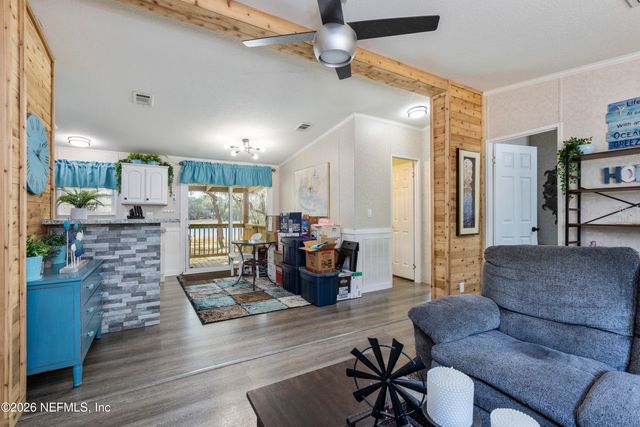 167 W STRICKLAND Road, Interlachen, FL 32148