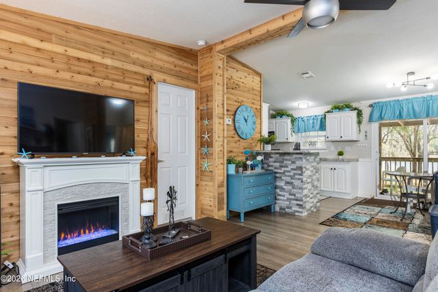 167 W STRICKLAND Road, Interlachen, FL 32148