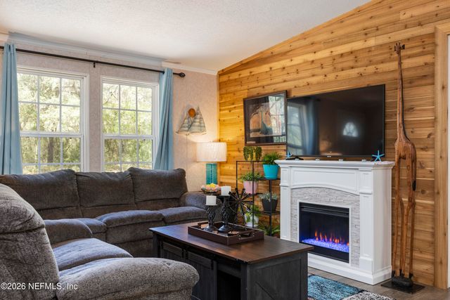 167 W STRICKLAND Road, Interlachen, FL 32148