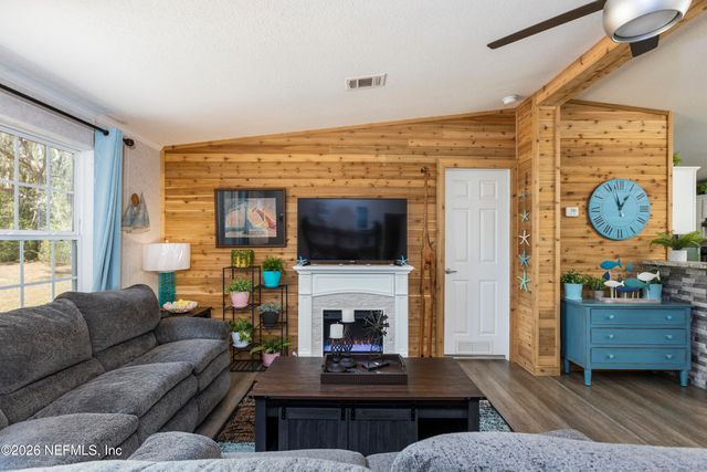 167 W STRICKLAND Road, Interlachen, FL 32148