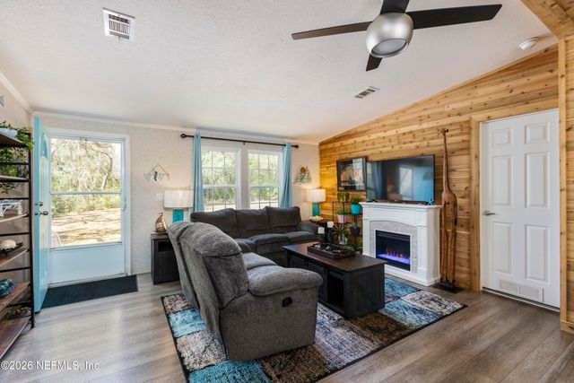 167 W STRICKLAND Road, Interlachen, FL 32148