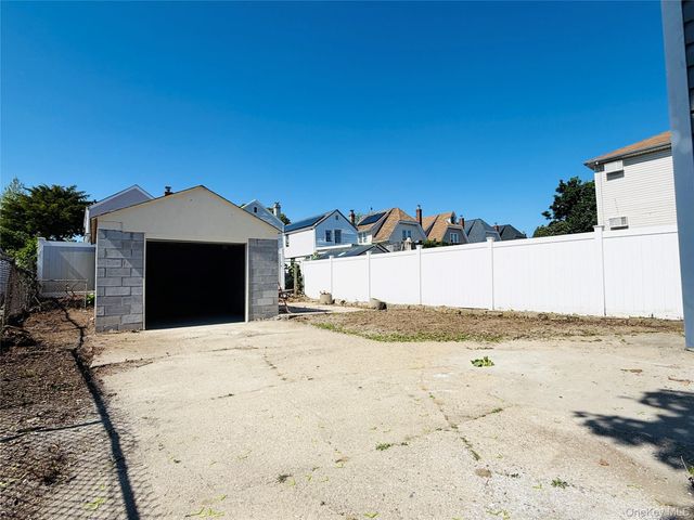 16421 109th Road, Jamaica, NY 11433