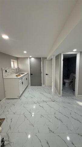 16421 109th Road, Jamaica, NY 11433