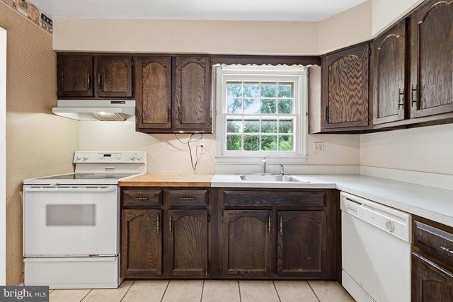 42 SPRINGS DR, Doylestown, PA 18901
