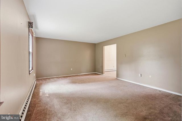 42 SPRINGS DR, Doylestown, PA 18901