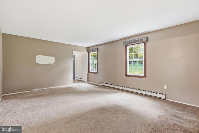 42 SPRINGS DR, Doylestown, PA 18901