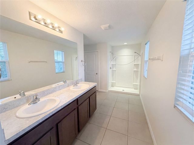 35687 HILLBROOK AVENUE, Zephyrhills, FL 33541