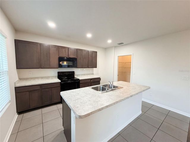 35687 HILLBROOK AVENUE, Zephyrhills, FL 33541