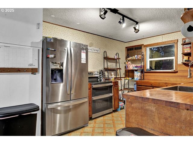 154 37TH St, Springfield, OR 97478