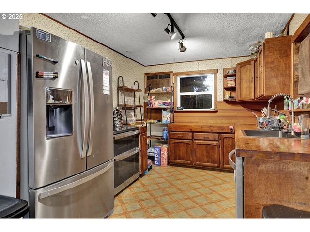 154 37TH St, Springfield, OR 97478