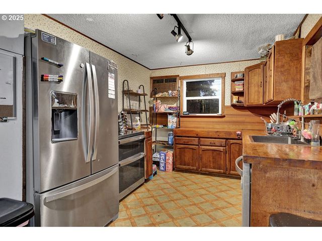 154 37TH St, Springfield, OR 97478