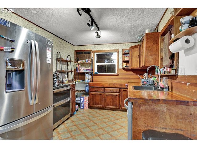 154 37TH St, Springfield, OR 97478