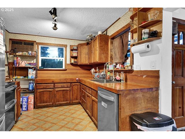 154 37TH St, Springfield, OR 97478