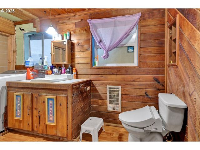 154 37TH St, Springfield, OR 97478