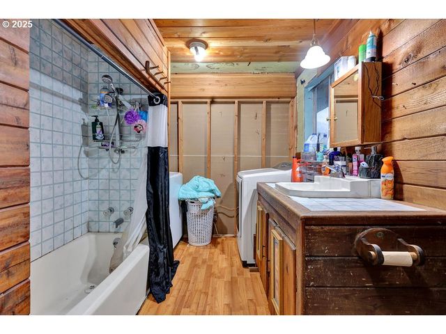 154 37TH St, Springfield, OR 97478