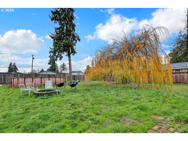 154 37TH St, Springfield, OR 97478