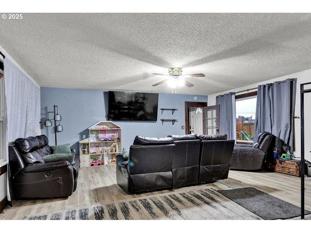 154 37TH St, Springfield, OR 97478