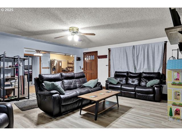 154 37TH St, Springfield, OR 97478