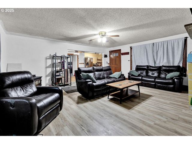 154 37TH St, Springfield, OR 97478