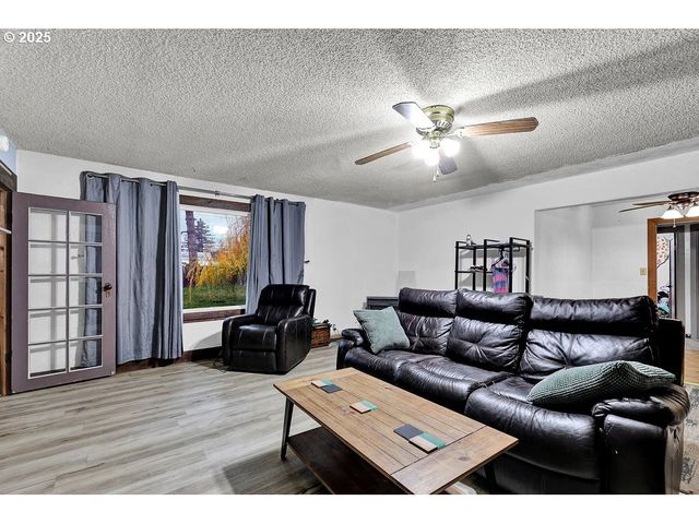 154 37TH St, Springfield, OR 97478