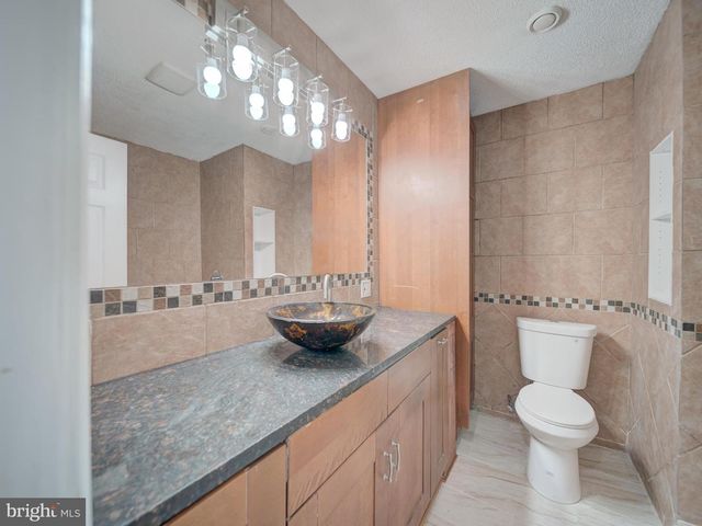 11301 GATESBOROUGH LN, Reston, VA 20191