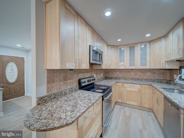 11301 GATESBOROUGH LN, Reston, VA 20191