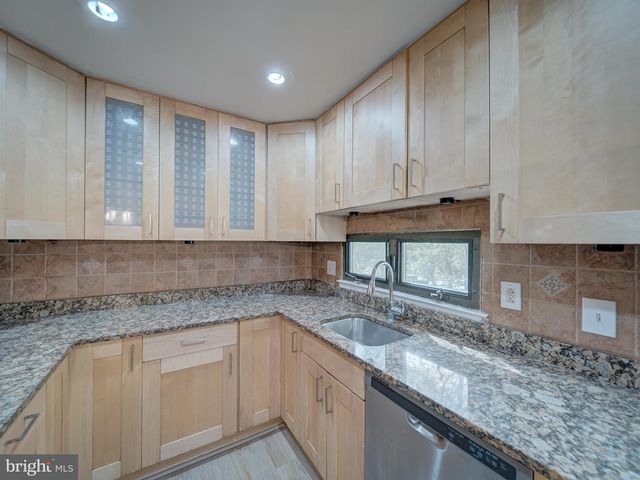 11301 GATESBOROUGH LN, Reston, VA 20191