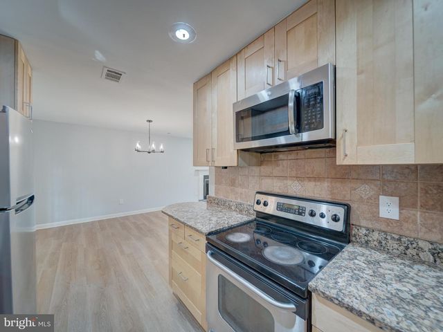 11301 GATESBOROUGH LN, Reston, VA 20191
