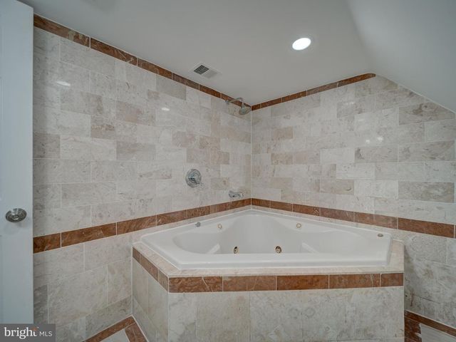 11301 GATESBOROUGH LN, Reston, VA 20191